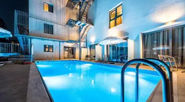 POLLIS HOTEL