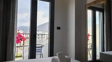 Pollis Hotel