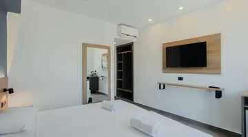 Pollis Hotel
