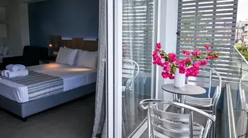 Pollis Hotel
