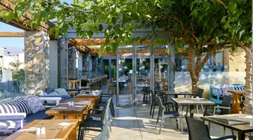 Pollis Hotel