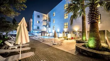 Pollis Hotel