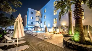 Pollis Hotel