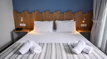 Pollis Hotel