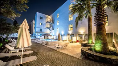 Pollis Hotel