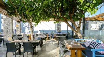 Pollis Hotel