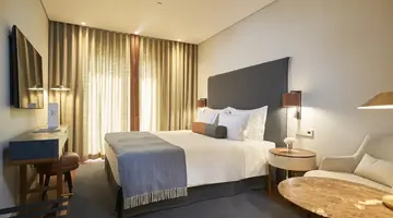 PortoBay Flores