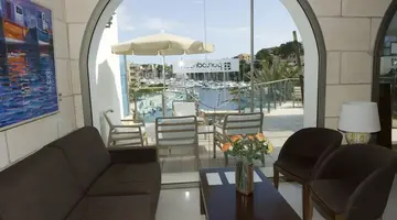 Portodrach Aparthotel & Suites