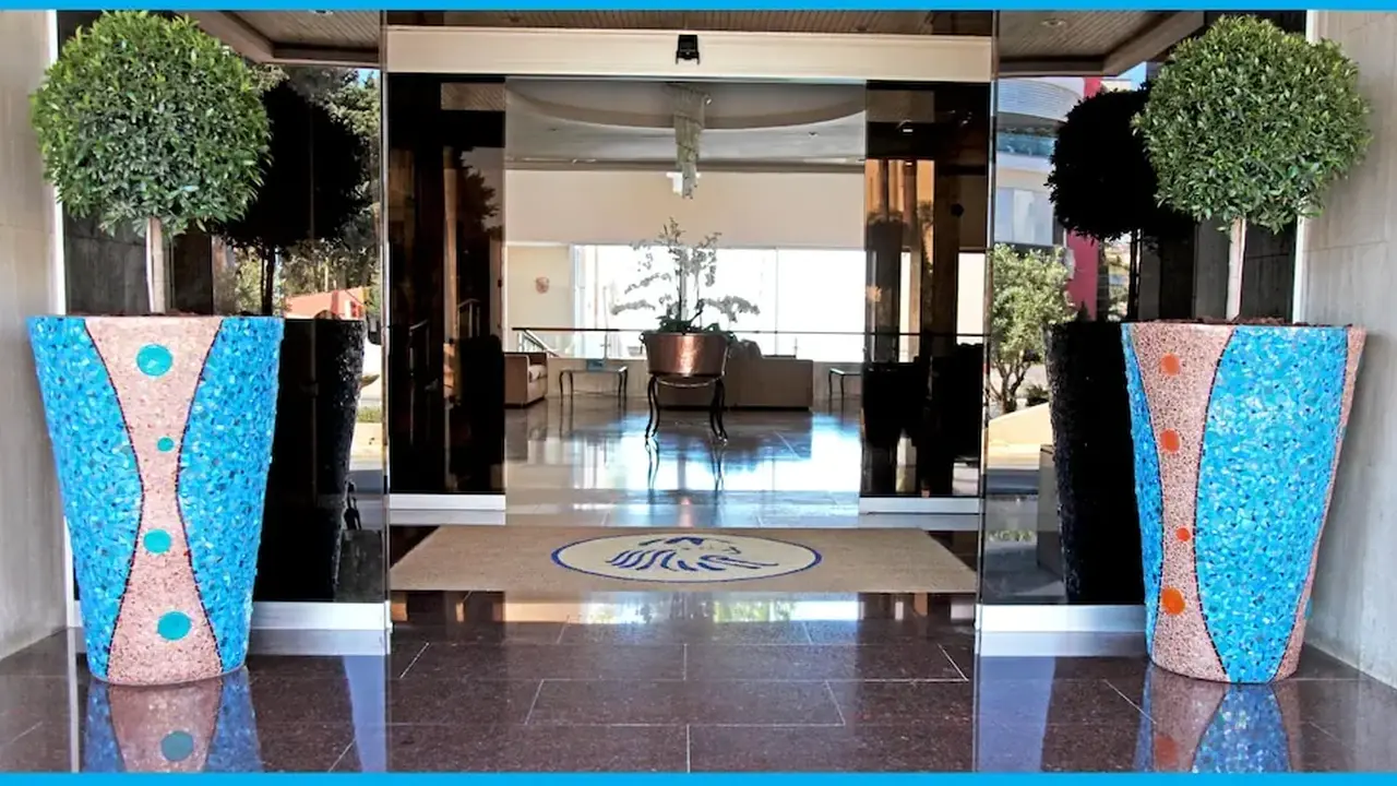 Poseidonia Beach Hotel