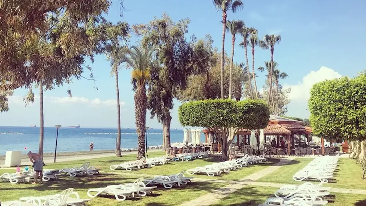 Poseidonia Beach Hotel