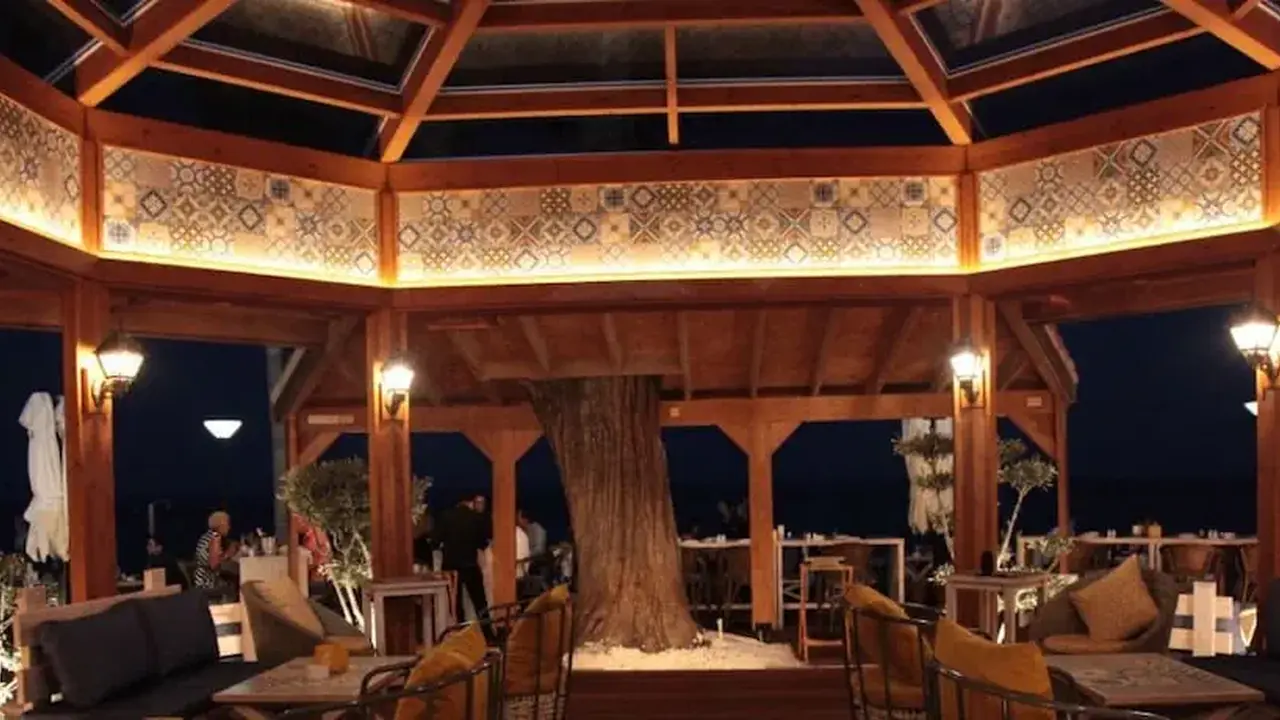 Poseidonia Beach Hotel