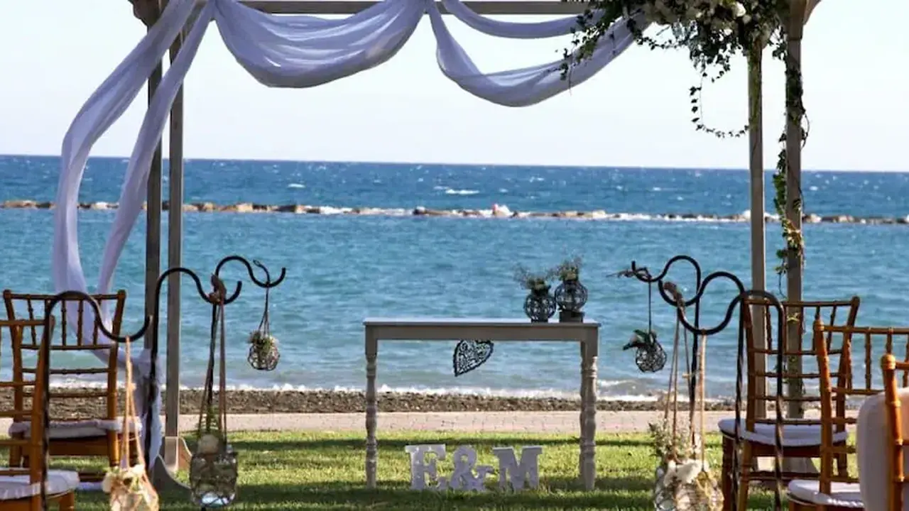 Poseidonia Beach Hotel