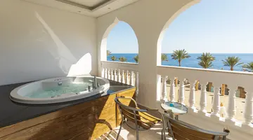 POSH CLUB BY SUNRISE GRAND SELECT DIAMOND BEACH RESORT