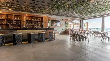 POSH CLUB BY SUNRISE GRAND SELECT DIAMOND BEACH RESORT