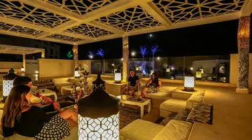 POSH CLUB BY SUNRISE GRAND SELECT MONTEMARE RESORT