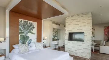 POSH CLUB BY SUNRISE GRAND SELECT MONTEMARE RESORT