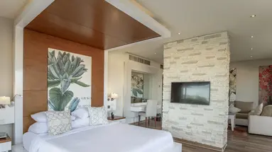 POSH CLUB BY SUNRISE GRAND SELECT MONTEMARE RESORT