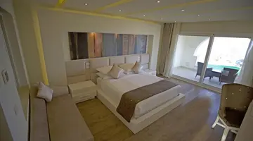 POSH CLUB BY SUNRISE GRAND SELECT MONTEMARE RESORT