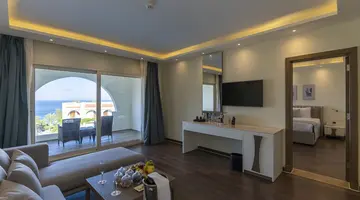 POSH CLUB BY SUNRISE GRAND SELECT MONTEMARE RESORT