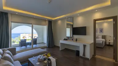 POSH CLUB BY SUNRISE GRAND SELECT MONTEMARE RESORT