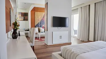 POSH CLUB BY SUNRISE GRAND SELECT MONTEMARE RESORT