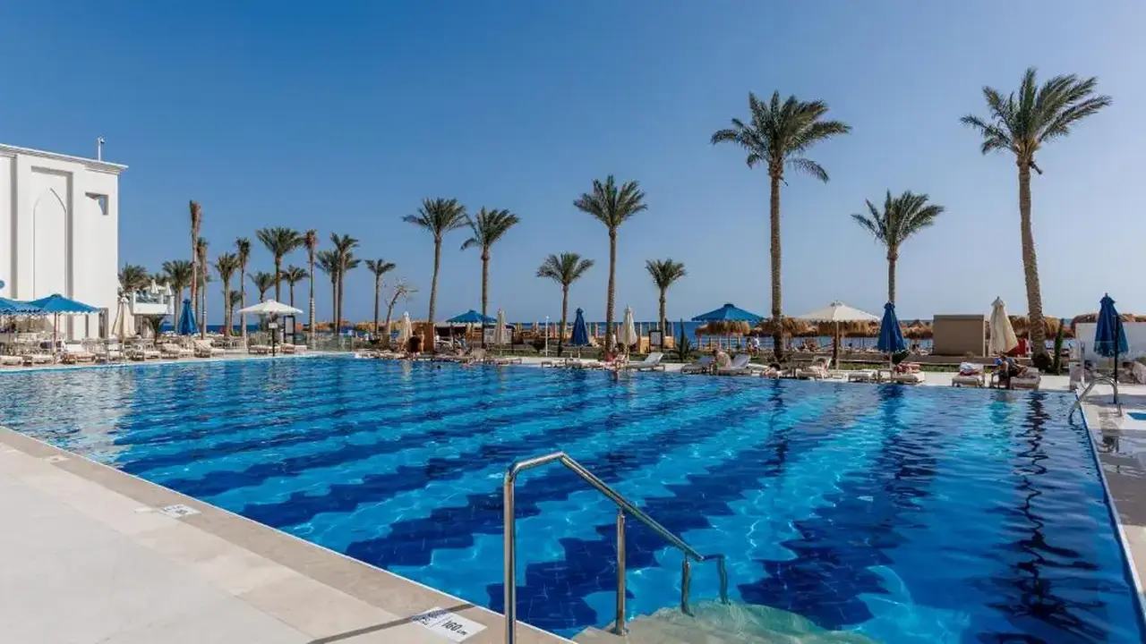 POSH CLUB BY SUNRISE REMAL BEACH