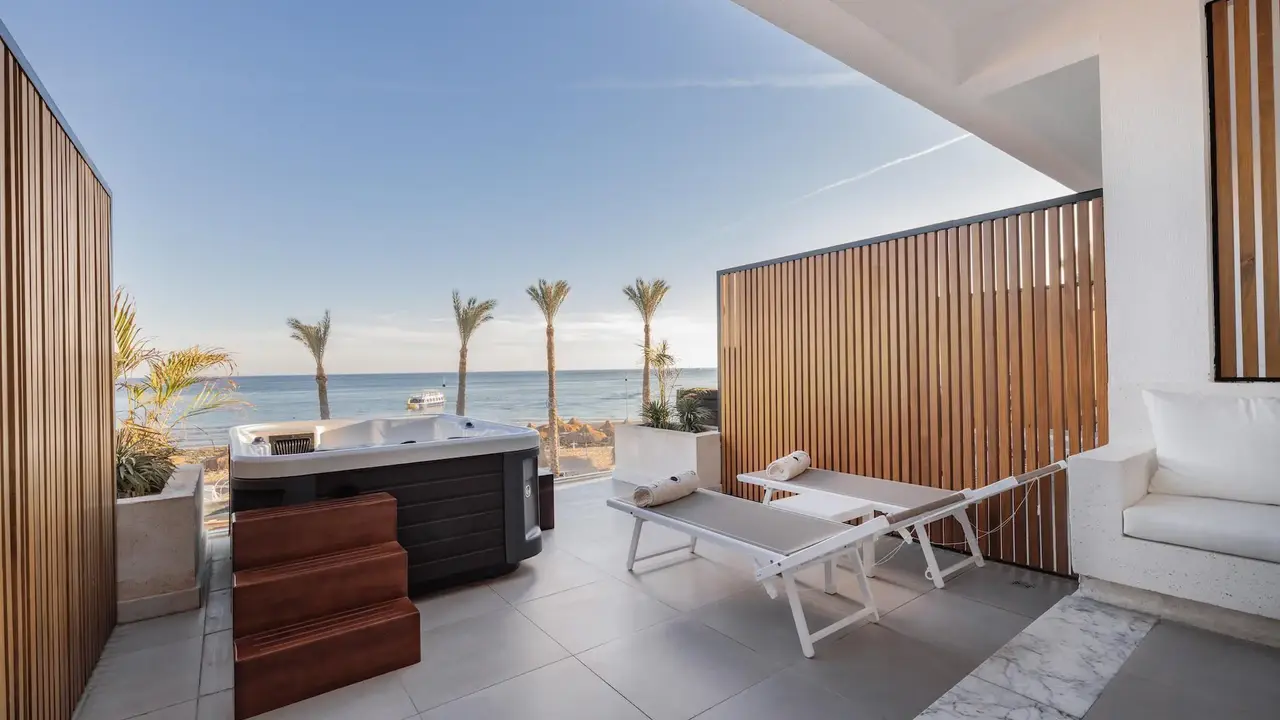 POSH CLUB BY SUNRISE REMAL BEACH