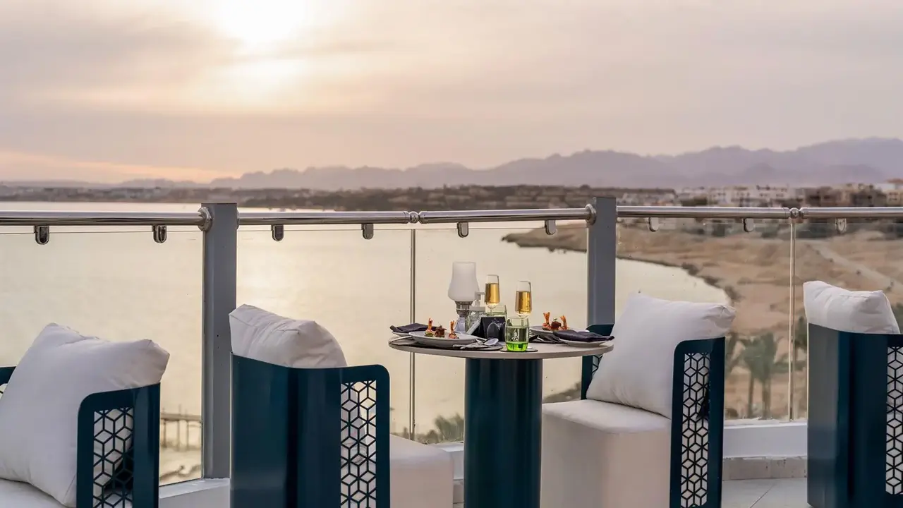 Posh Club by Sunrise Remal Beach