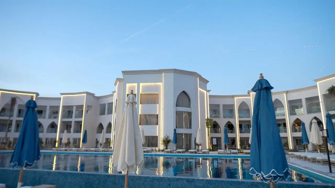 Posh Club by Sunrise Remal Beach