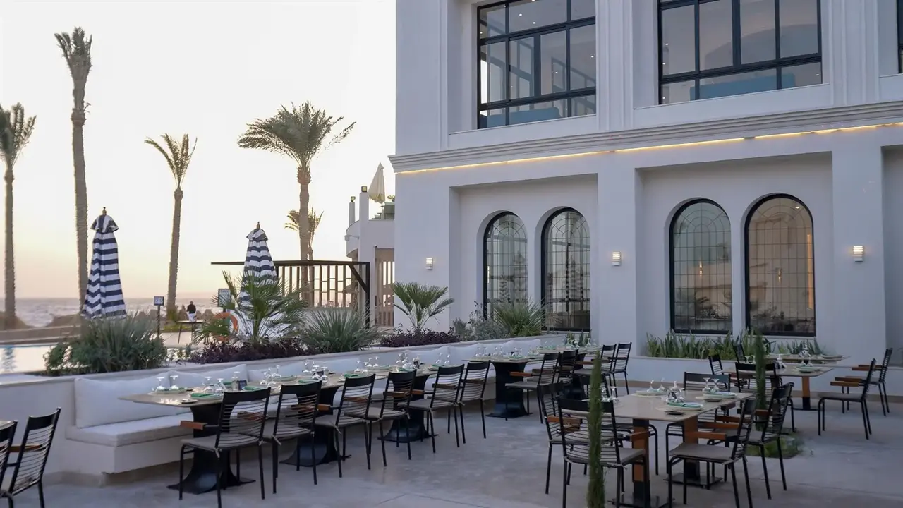 Posh Club by Sunrise Remal Beach
