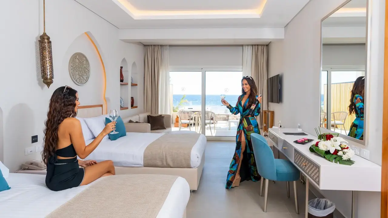 POSH CLUB BY SUNRISE REMAL BEACH