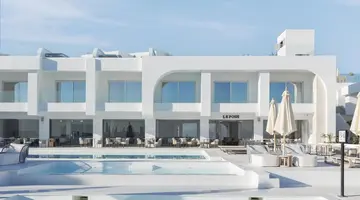 Posh Club by Sunrise White Hills Resort