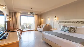 Posh Club Sunrise Arabian Beach Resort