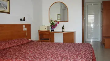 PYLEA BEACH HOTEL