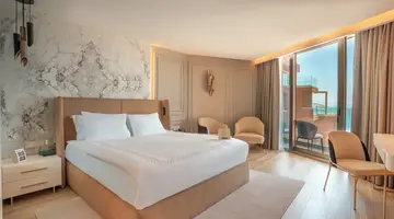 Qlusive Hotel