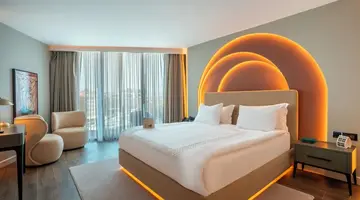 Qlusive Hotel