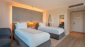 Qlusive Hotel