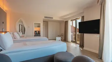 Qlusive Hotel