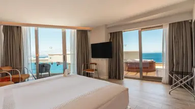 Qlusive Hotel