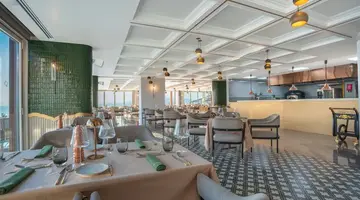Qlusive Hotel