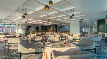 Qlusive Hotel