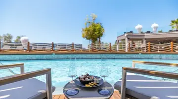 Qlusive Hotel