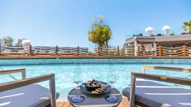 Qlusive Hotel