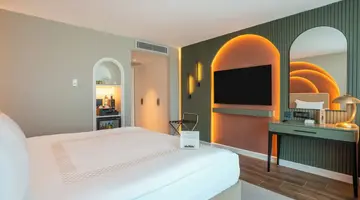 Qlusive Hotel