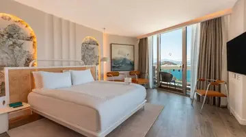 QLUSIVE HOTEL