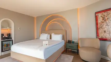 Qlusive Hotel