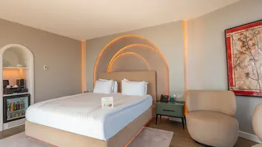 Qlusive Hotel