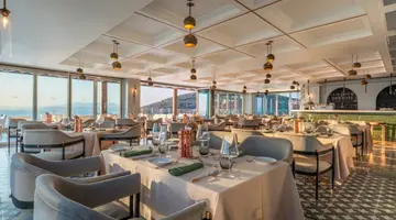 QLUSIVE HOTEL
