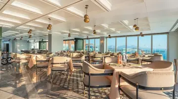 Qlusive Hotel
