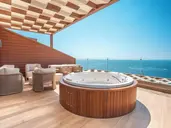 Qlusive Hotel